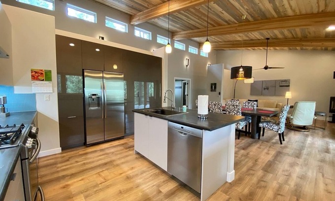 Vallecito House | Modern Hideaway with Great River Fishing!