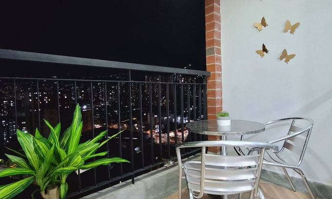 Sabaneta Apartment | Modern High-Rise 2/2 Apartment with City View.