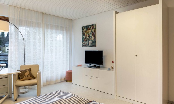 Schoenwald Apartment | Modern Holiday Apartment “Nina” with Mountain View, Balcony, Sauna & Pool