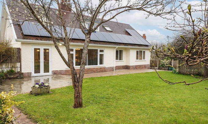 Cardigan House | Modern Holiday Cottage - Perfectly placed for visiting Cardigan Town & exploring the coastline
