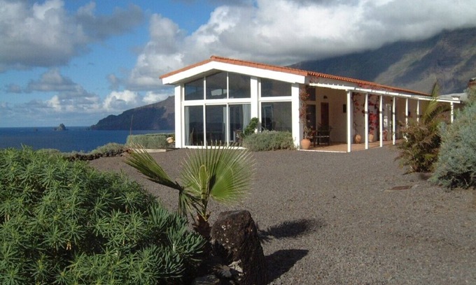 Frontera House | Modern holiday house in exclusive coast location