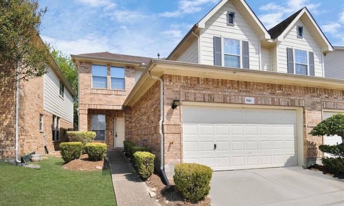 Fairbanks House | Modern Home - Centrally Located - Houston, TX