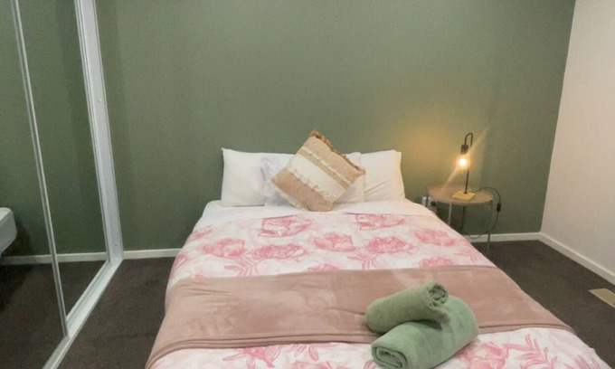 Manuka House | Modern home Close to Parliament @Canberra