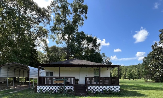 Willis Cabin | Modern home on 26 acre property