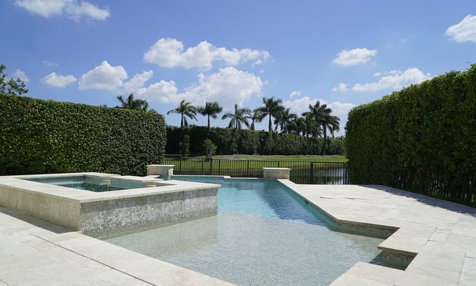 Cooper City House | Modern Home w/ King Bed & Pool - Perfect for Long Stays!