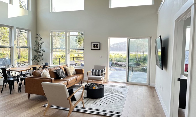 Detroit House | Modern house in Detroit lake, with breathtaking views