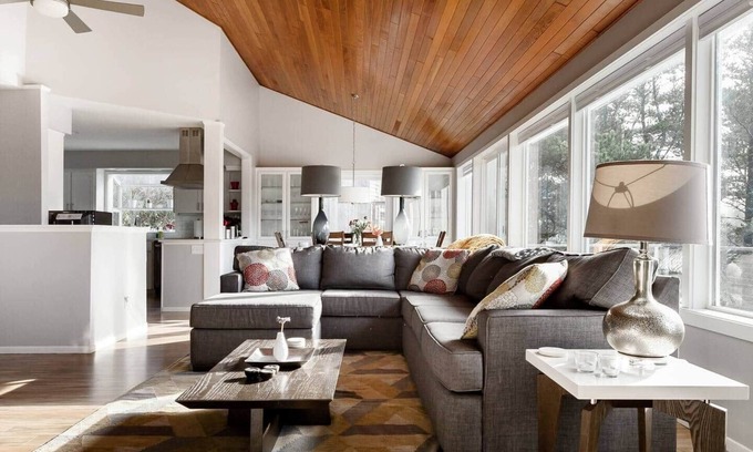 Manzanita House | Modern Huge Deck Wood Stove Pet-Friendly