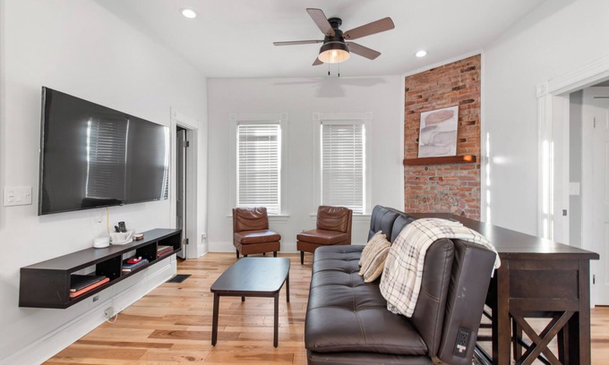 Oakley House | Modern Hyde Park Abode w/2 first floor bedrooms