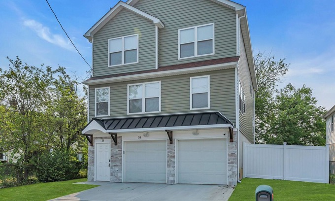 Keansburg House | Modern Keansburg Beach House: 2 mins walk to beach!
