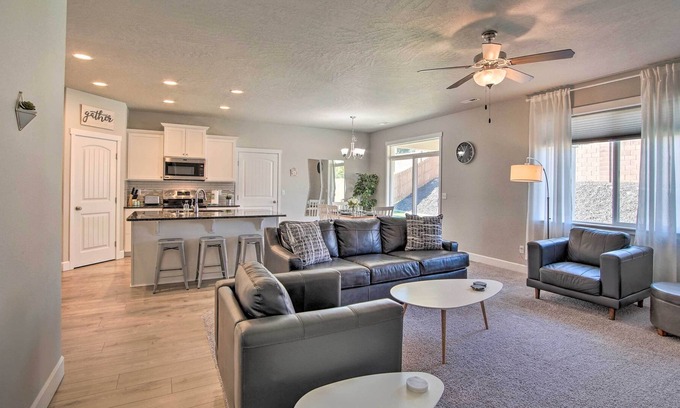 Tri-Cities House | Modern Kennewick Home Near Golfing & Wineries