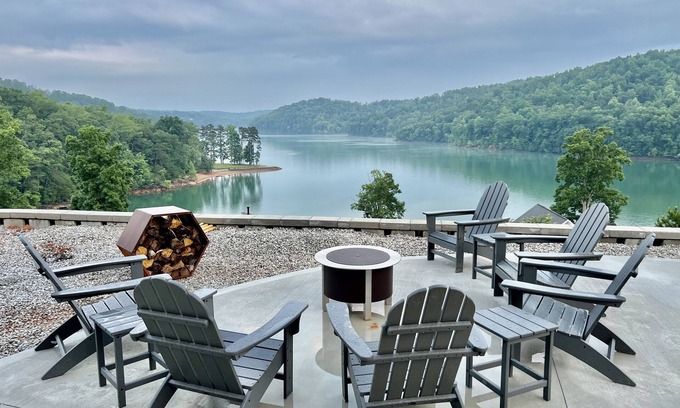 Hidden Springs House | Modern Lake Cottage - Amazing Views - 6 Bed/6 Bath - Boat Launch
