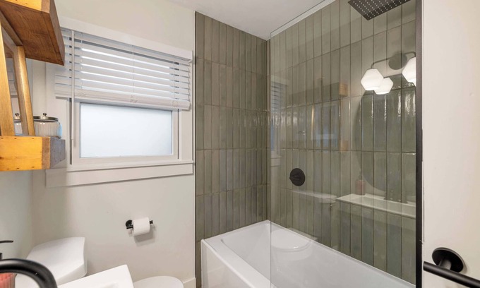 Linden House | Modern Lakehouse Hot Tub & Barrel Sauna