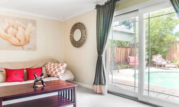 Shoreline West House | Modern little poolside house By Downtown Mountain View!