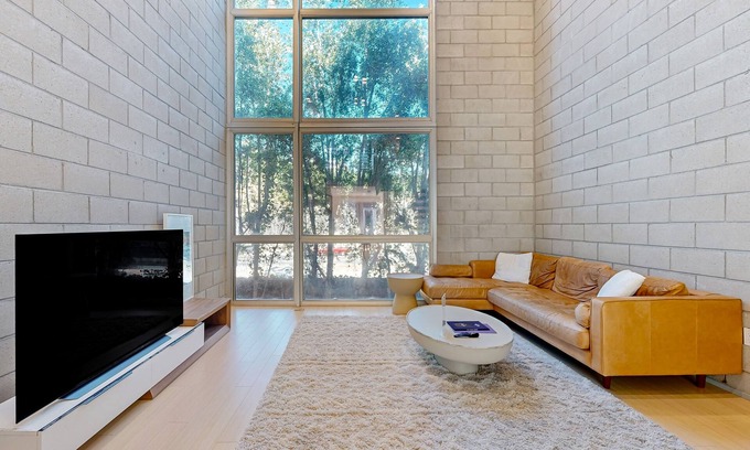 Los Angeles House | Modern Loft-Style Townhouse in Los Angeles | Dog-friendly home with balcony & AC