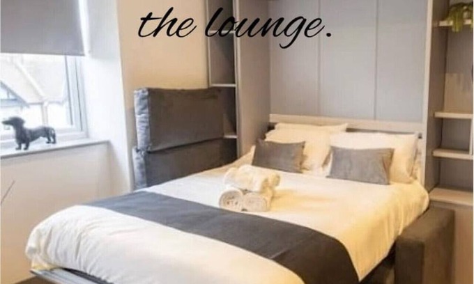 West Finchley Apartment | Modern London Apt: 2 Bed,2 Bath