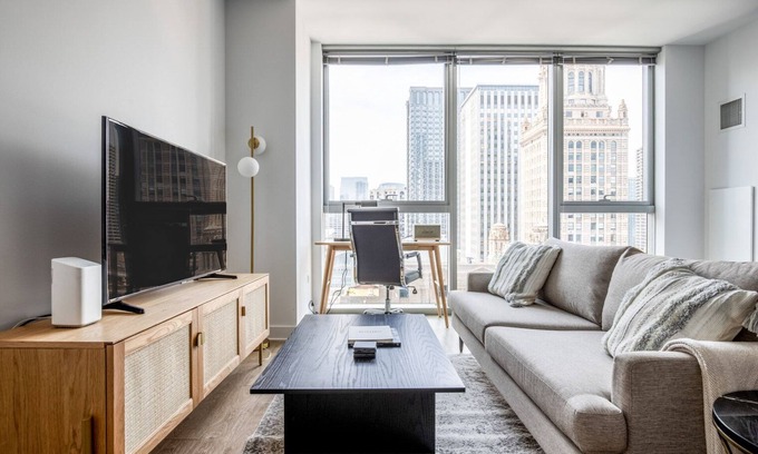 Downtown Chicago Apartment | Modern Loop Studio w/Theater & Pool, nr Millennium Park, by Blueground