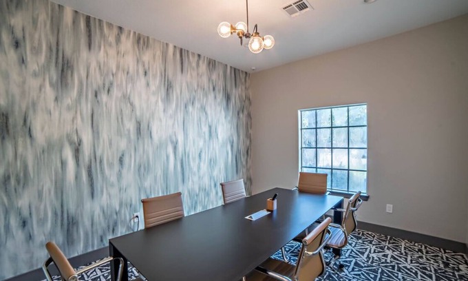 Pleasant Valley Apartment | Modern Luxe 4BR 4BA Retreat in East Riverside, Austin - Ideal for Families & Gro