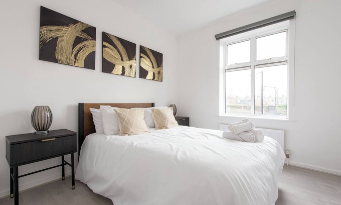 Bow Apartment | Modern Luxury Appt by Bow Road Station