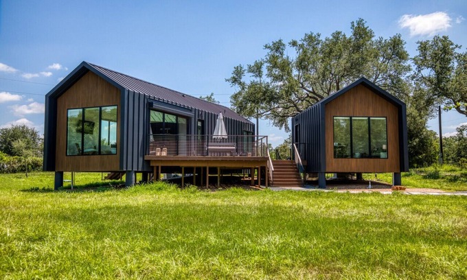 Ledbetter House | Modern Luxury Escape near Round Top!