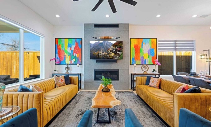 Dallas House | Modern Luxury Farmhouse Oasis w/Pool, Spa, Private Concierge, Meditation Room & Prime Location!
