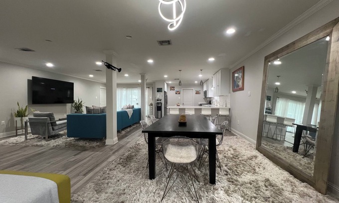 Fillmore House | Modern Luxury Getaway/Spacious 3BR-3BA /5-12 Min. to ALL TOP NOLA Attractions