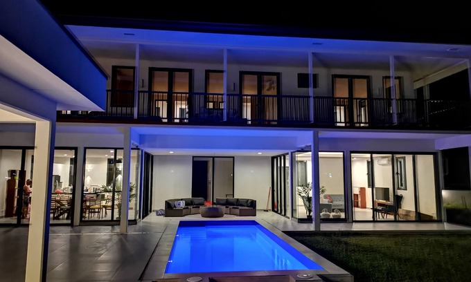 Noord Villa | Modern luxury mansion in colonial style