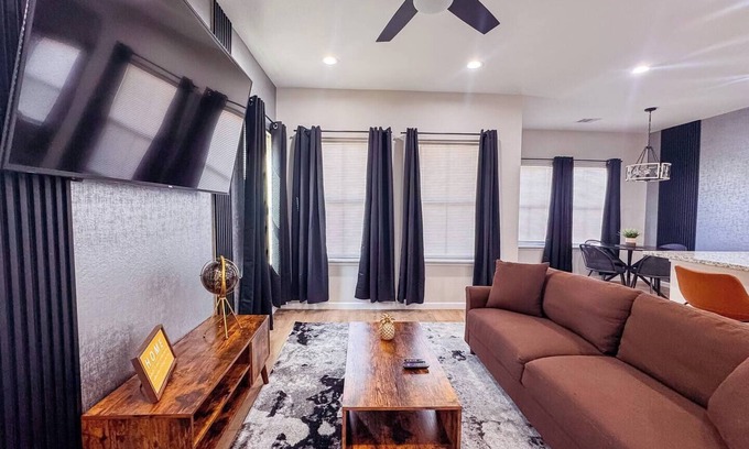 Southeast Houston House | Modern Luxury Near Houston’s Hotspots