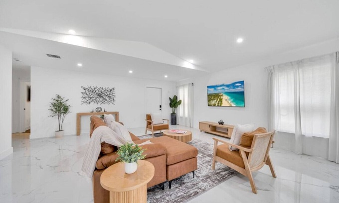 Lake Worth House | Modern Luxury Retreat - Centrally Located in WPB