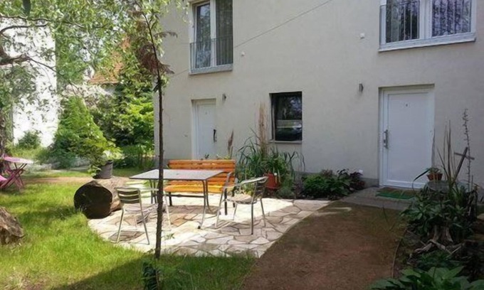 Altglienicke House | Modern maisonette flat with terrace