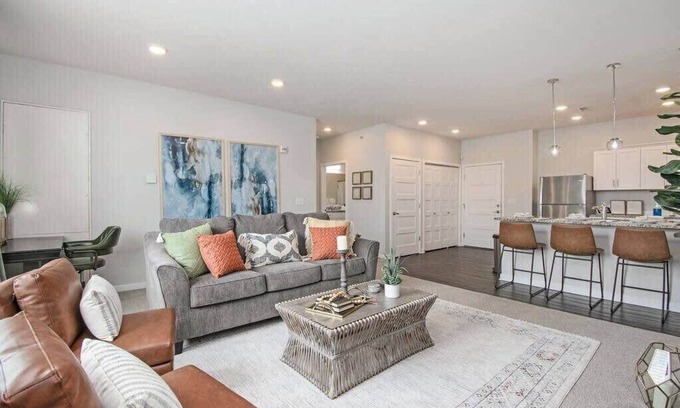 Midtown Condo | Modern Midtown Condo w/ King Bed & UG Parking