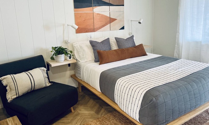 Pinetop House | Modern Motel Room in White Mountains @Corduroy Lodge