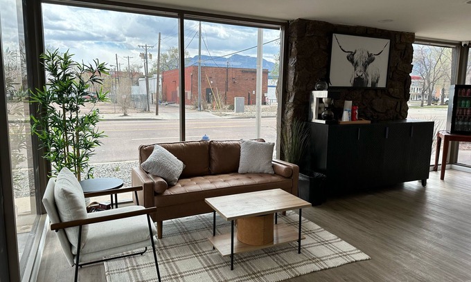 Downtown Colorado Springs Hotel | Modern Motel