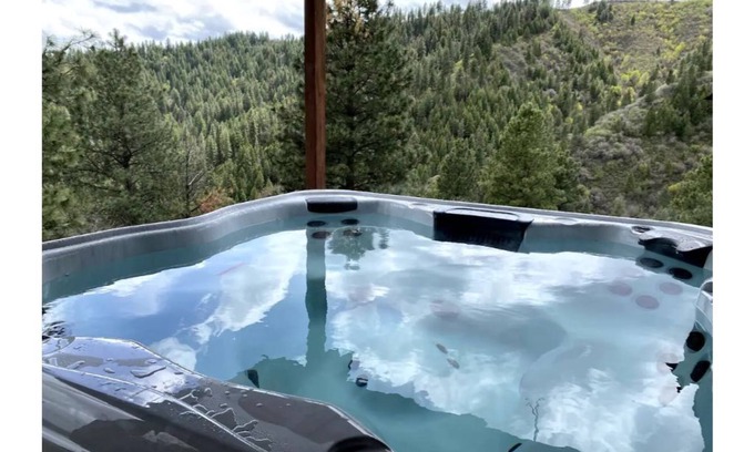Boise Cabin | Modern mountain escape with 6 bedrooms
