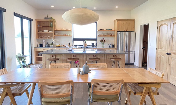 Victor House | Modern Mountain Retreat with Teton views, Hot Tub and Wood Fired Sauna!