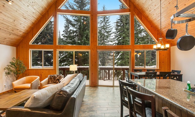 Snoqualmie Pass House | Modern mountain chalet with fireplace, foosball, & easy access to slopes