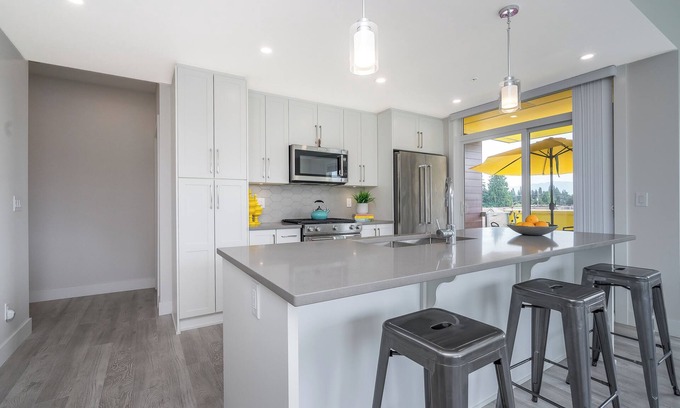 Abbotsford Apartment | Modern Near Mill Lakenn