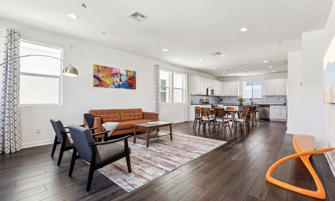 Southwest Anaheim Condo | Modern New Home, 6 miles from Disney