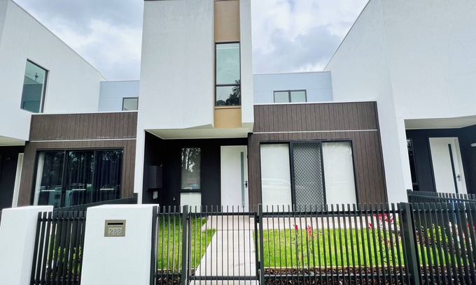 Austral House | Modern Oasis Residence|Austral 3 Br Home