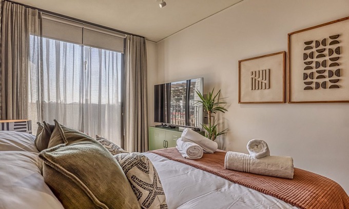Greater Johannesburg Metropolitan Area Apartment | Modern One Rosebank Studio Apartment 456