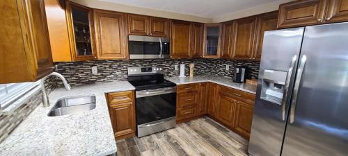 Buena Vista House | Modern Peaceful Getaway 9 Min to Beach Fast Wi-Fi