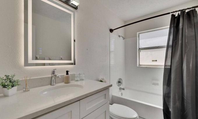 Terrace Park Apartment | Modern Pool Home w/ Game Rm 1 min to Busch Gardens