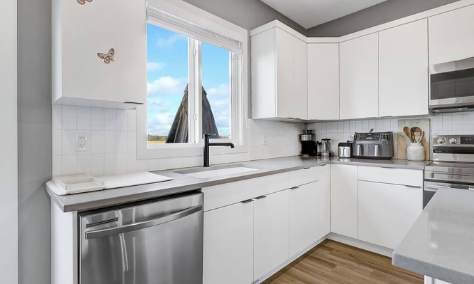 Grande Prairie House | Modern, Prime Location 3 Bedroom 2 Bathroom Home