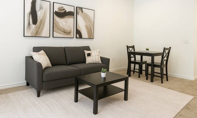 Las Vegas House | Modern Private Suite with Kind Bed, Kitchenette & Washer/Dryer - Las Vegas