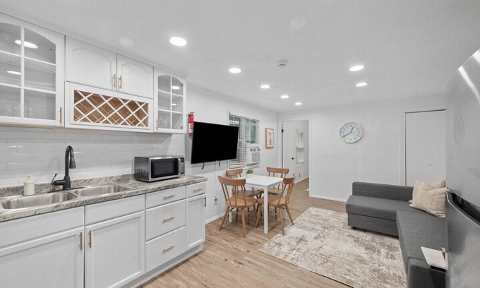 Bakerstown Apartment | Modern & Quiet 1 Bdr Apt in Gibsonia/Pittsburgh