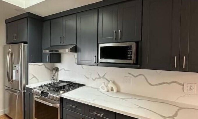 Santa Clara House | Modern, Renovated 5b/3ba near Apple, Kaiser