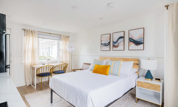 Dennis Port Apartment | Modern & Renovated Studio Condo (Steps to the Beach!) - Pool, WiFi, Free Parking