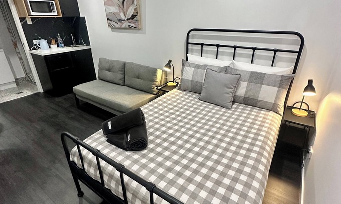 West Ipswich Cabin | Modern Retreat | 1km walk to Cafes | Private, Pet Friendly & Stylish Comfort