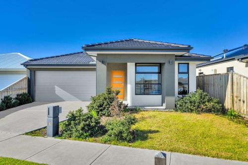 Mount Cottrell House | Modern Retreat 3BR Family Home
