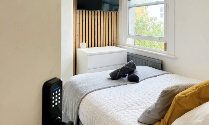 East Acton House | Modern room centrally located - Suite 5