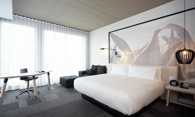 Brossard Hotel | Modern Room Perfect for Business Stays w/Workspace + Dining Table Included